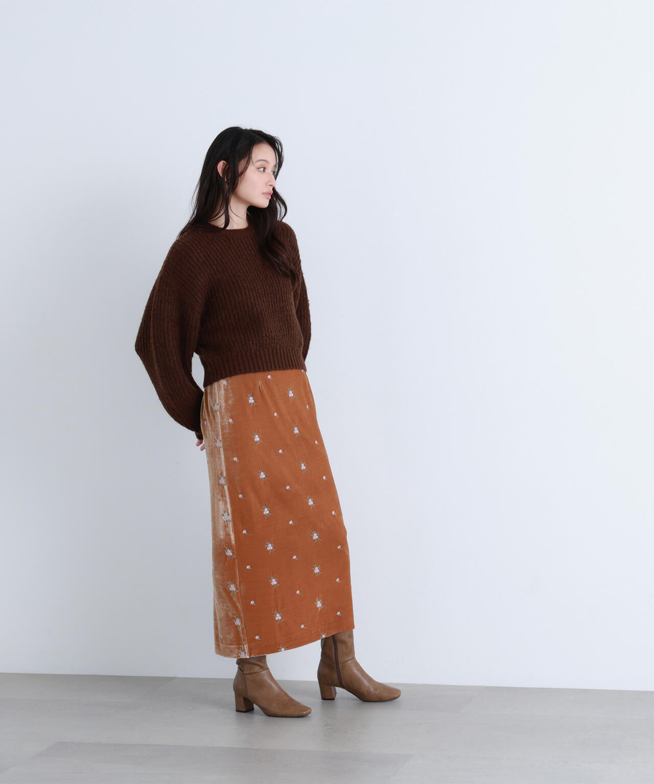 【BLANC】フラワー刺繍ベロアスカート