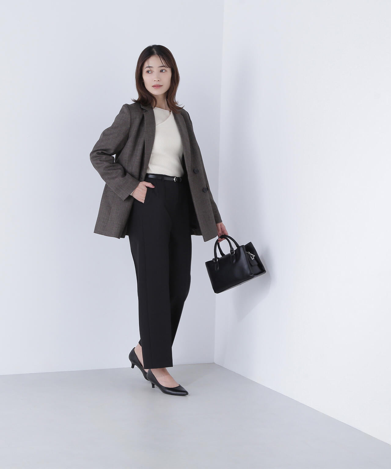 <骨格ストレート>ベルト付スリムストレートパンツ