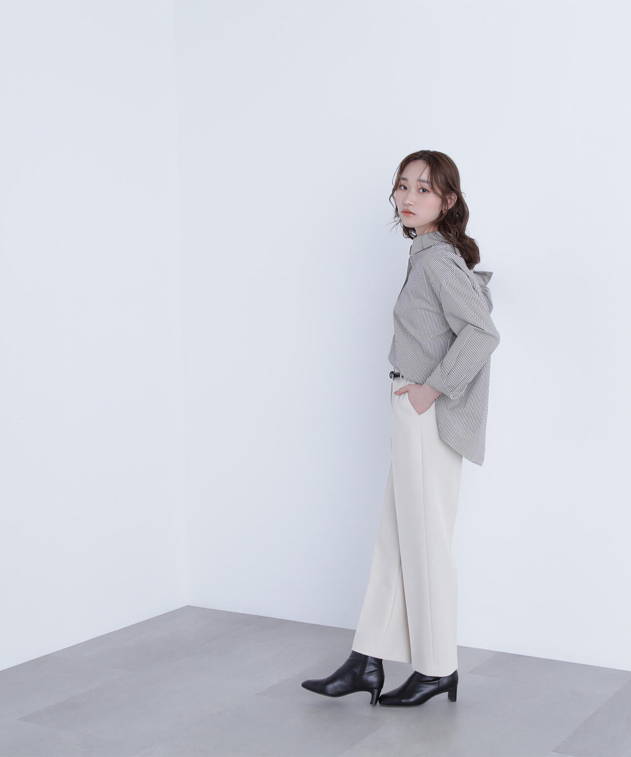 <骨格ストレート>ベルト付スリムストレートパンツ