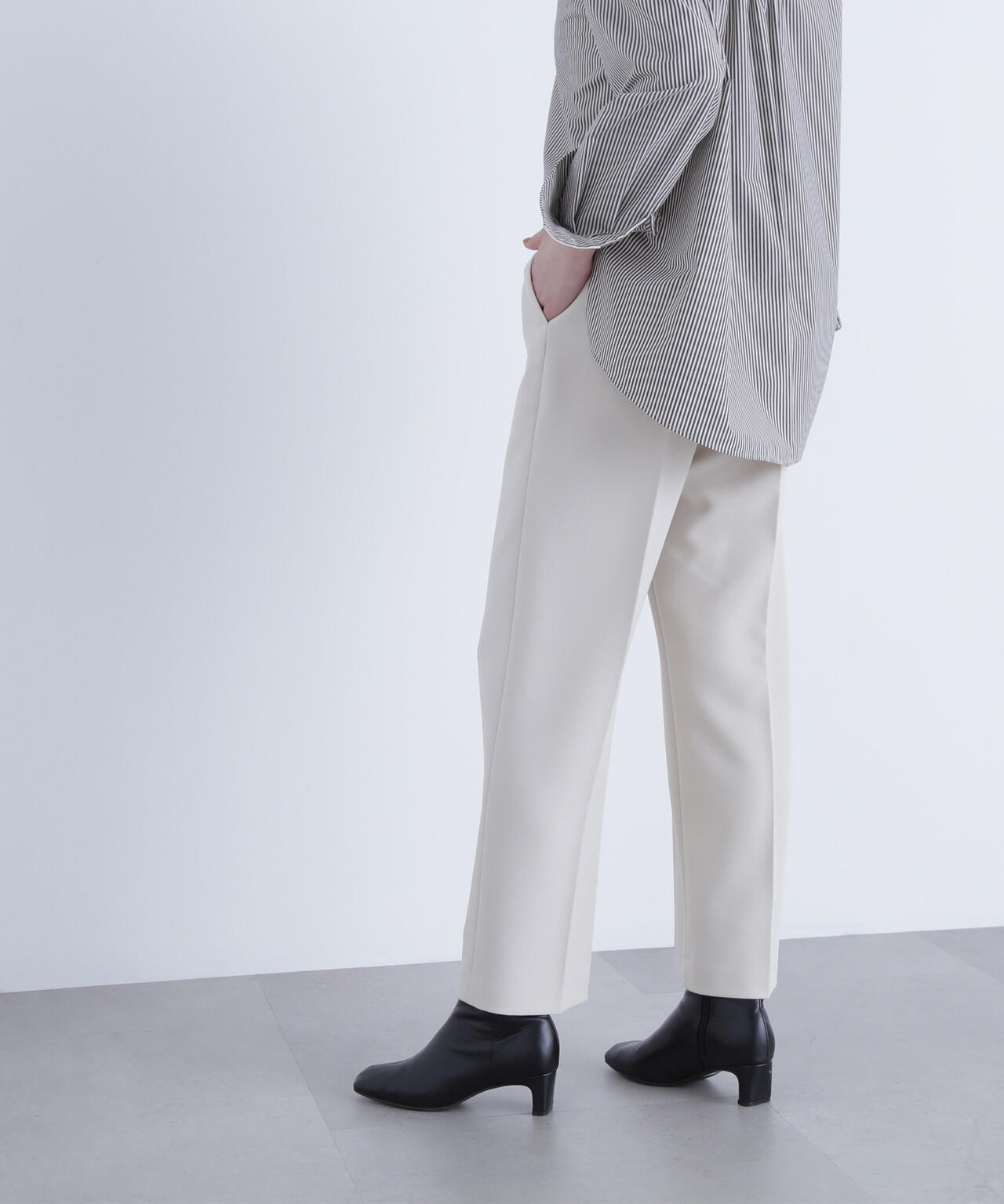 <骨格ストレート>ベルト付スリムストレートパンツ