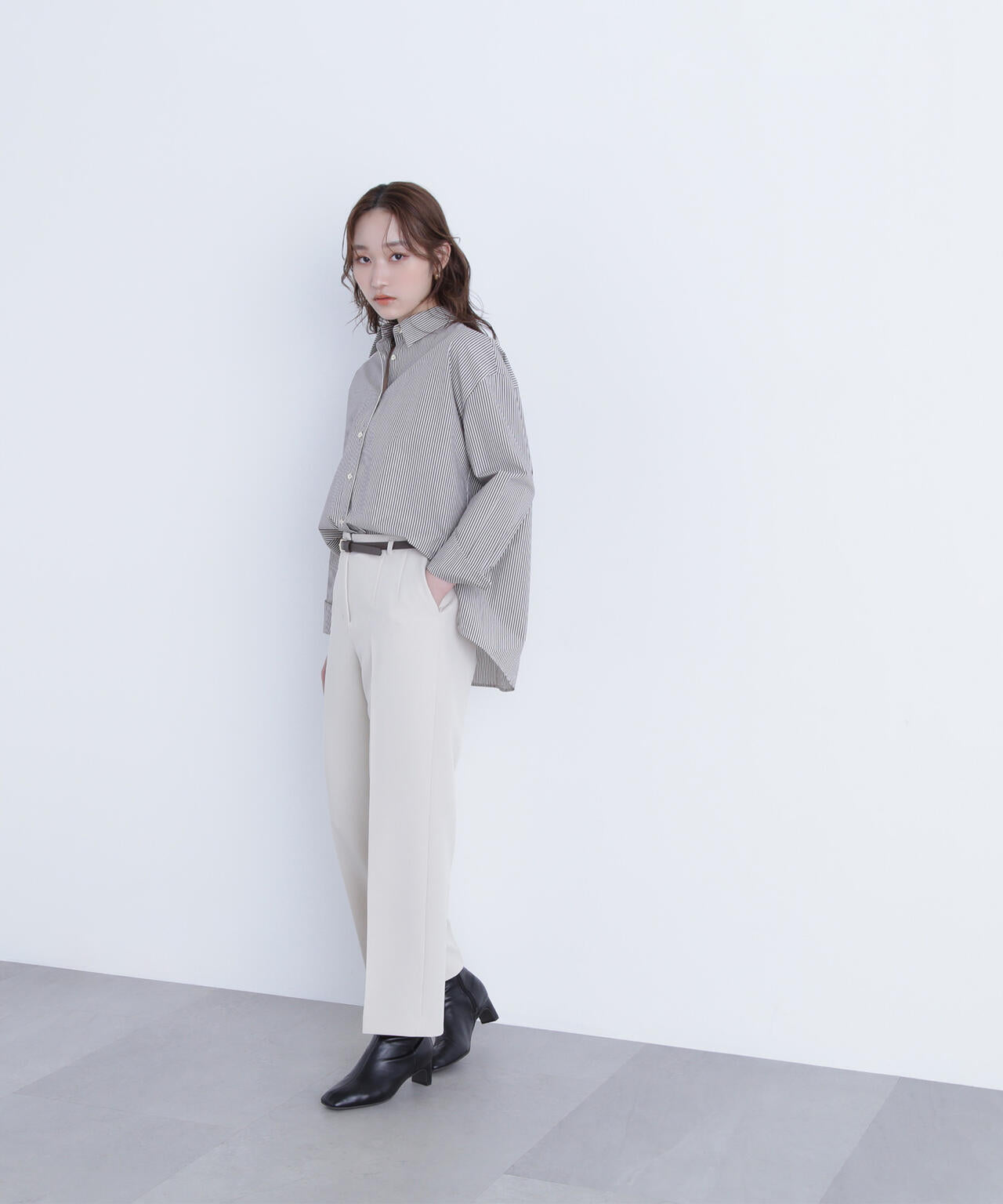 <骨格ストレート>ベルト付スリムストレートパンツ