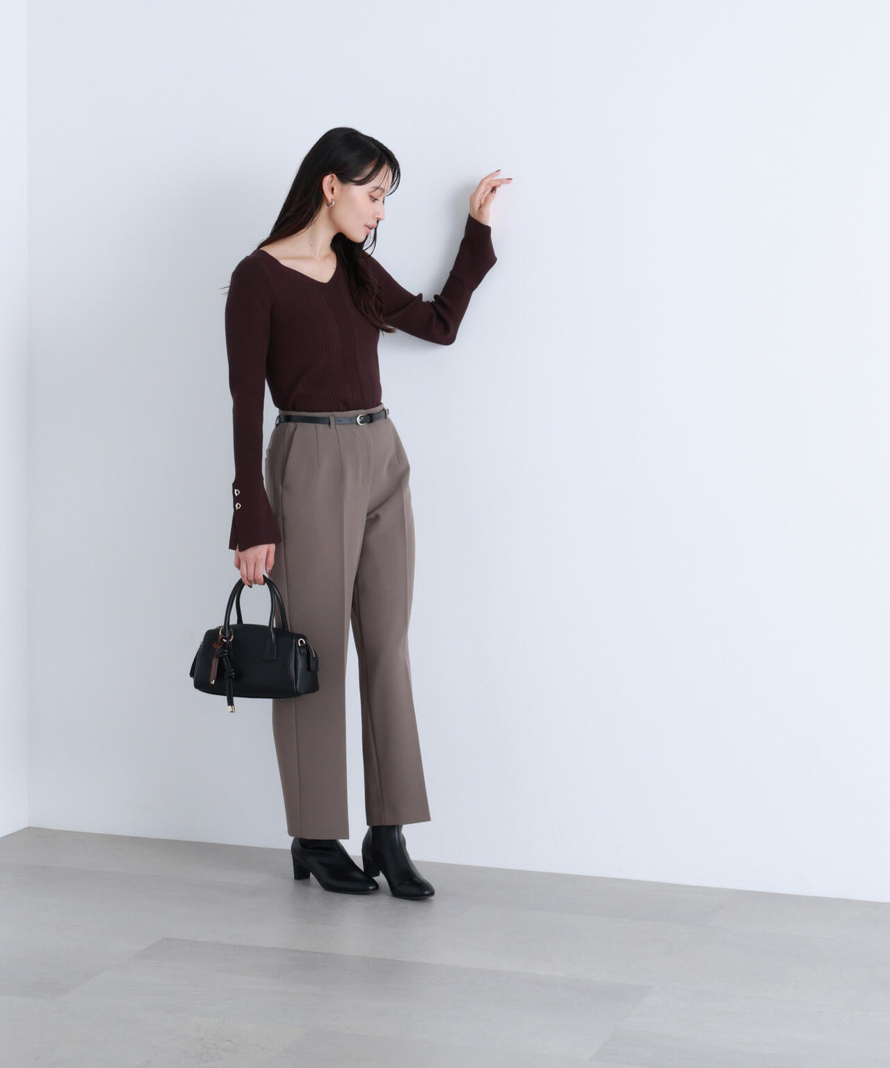 <骨格ストレート>ベルト付スリムストレートパンツ