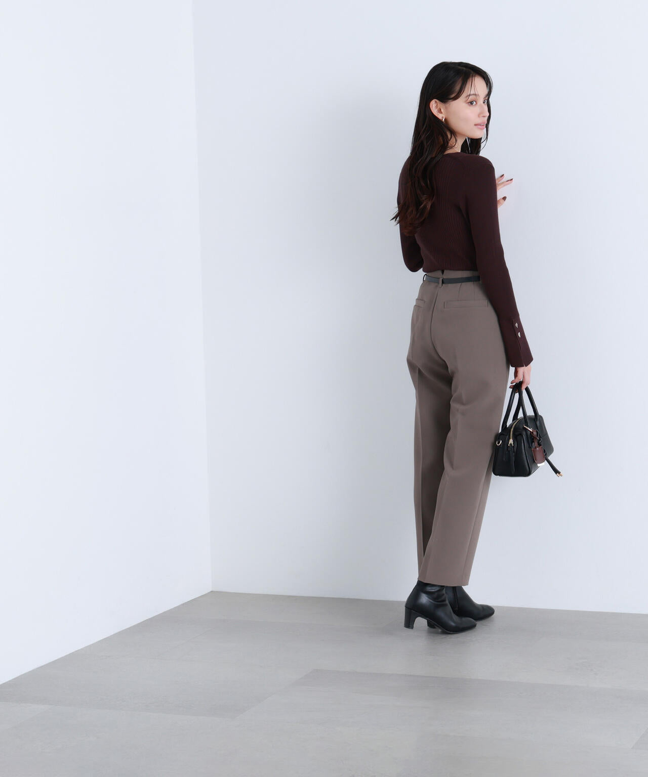 <骨格ストレート>ベルト付スリムストレートパンツ