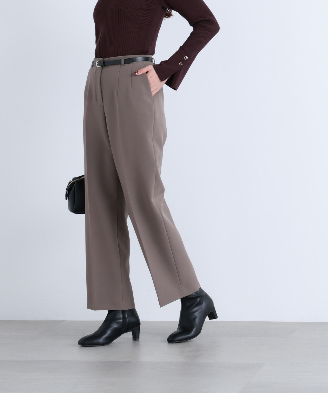 <骨格ストレート>ベルト付スリムストレートパンツ