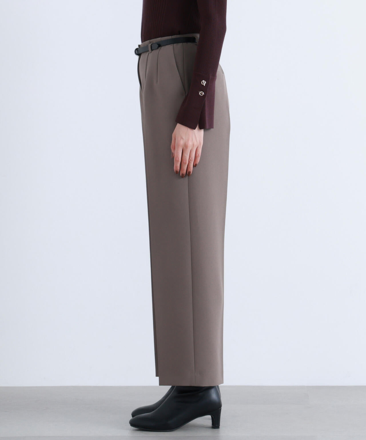 <骨格ストレート>ベルト付スリムストレートパンツ