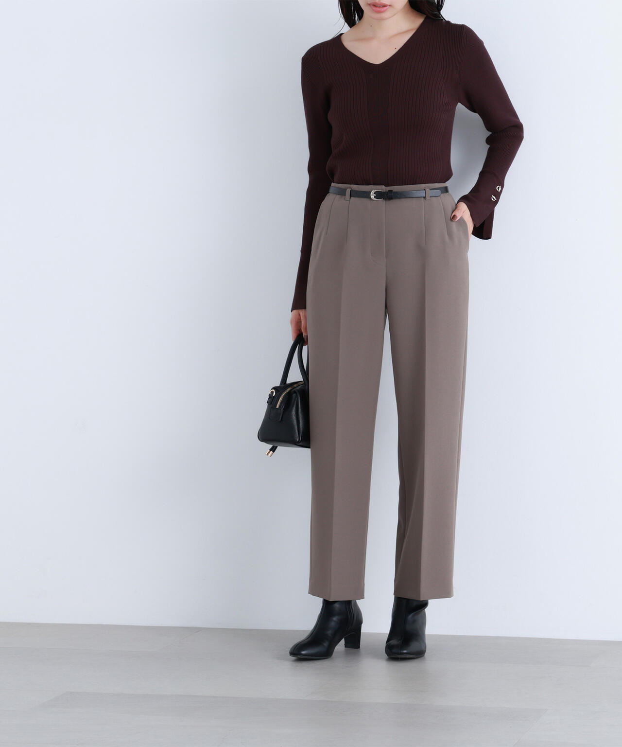 <骨格ストレート>ベルト付スリムストレートパンツ