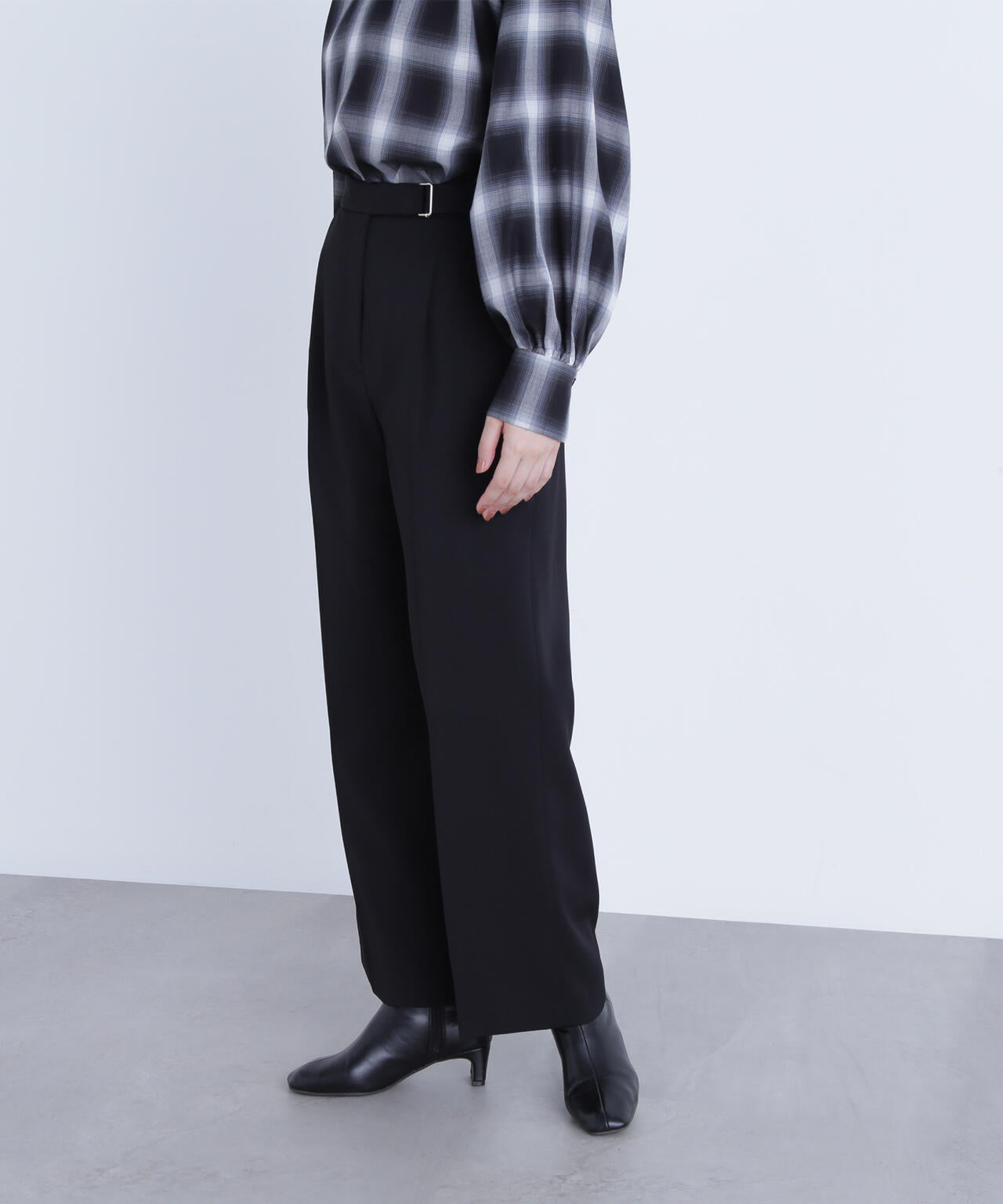 メタルディティールタックワイドパンツ