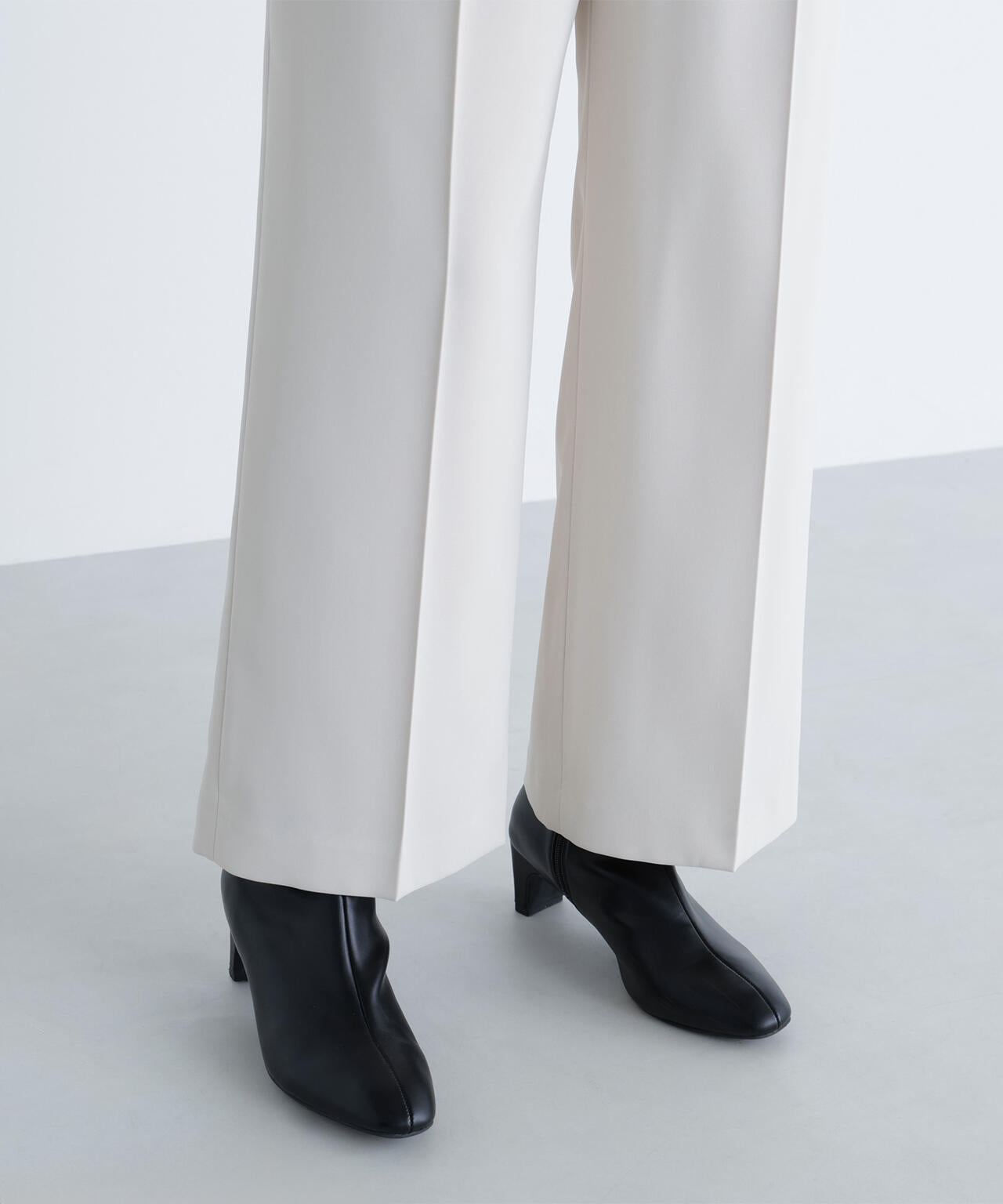 メタルディティールタックワイドパンツ