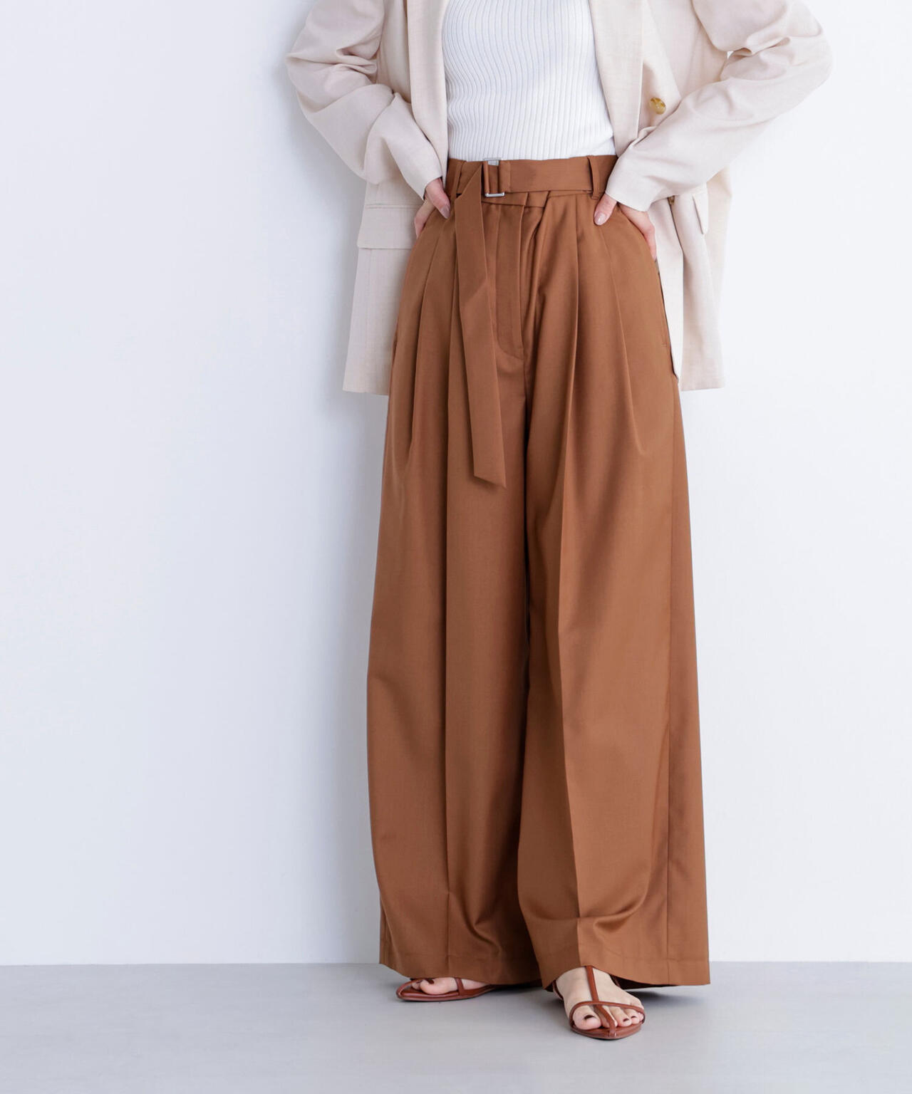デザインベルトワイドパンツ