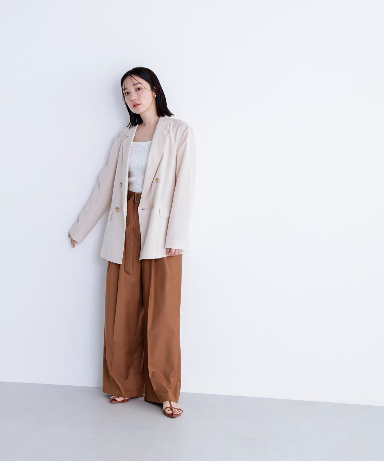 デザインベルトワイドパンツ