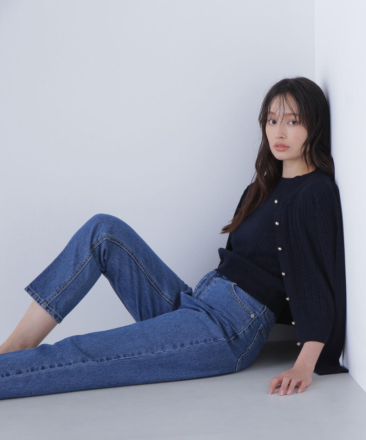 セミテーパードデニムパンツ