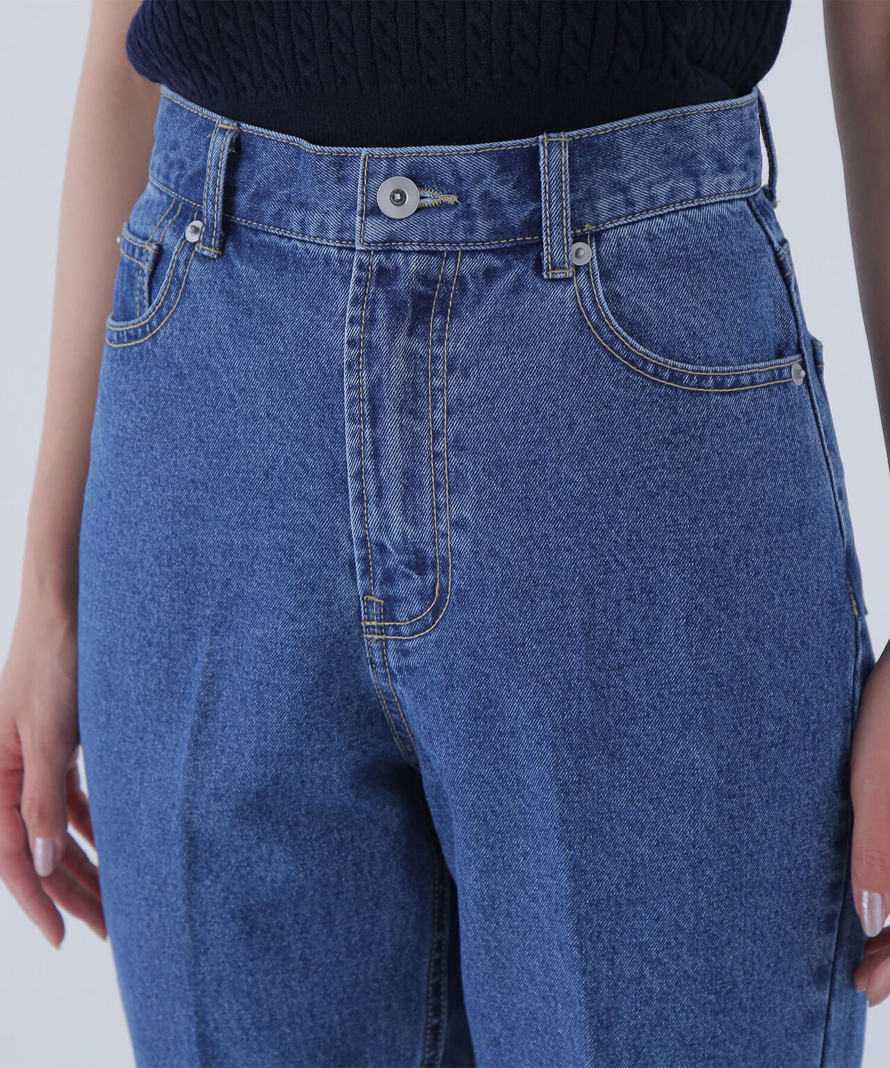 セミテーパードデニムパンツ