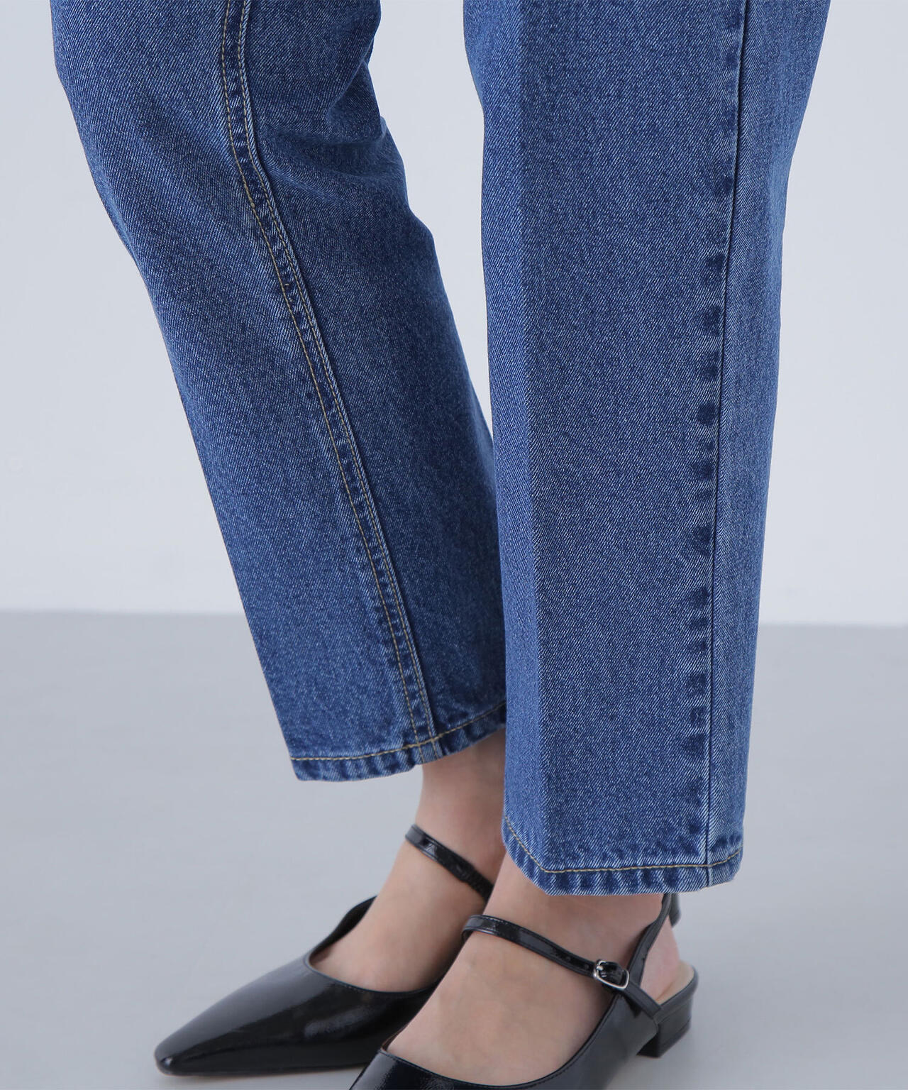 セミテーパードデニムパンツ