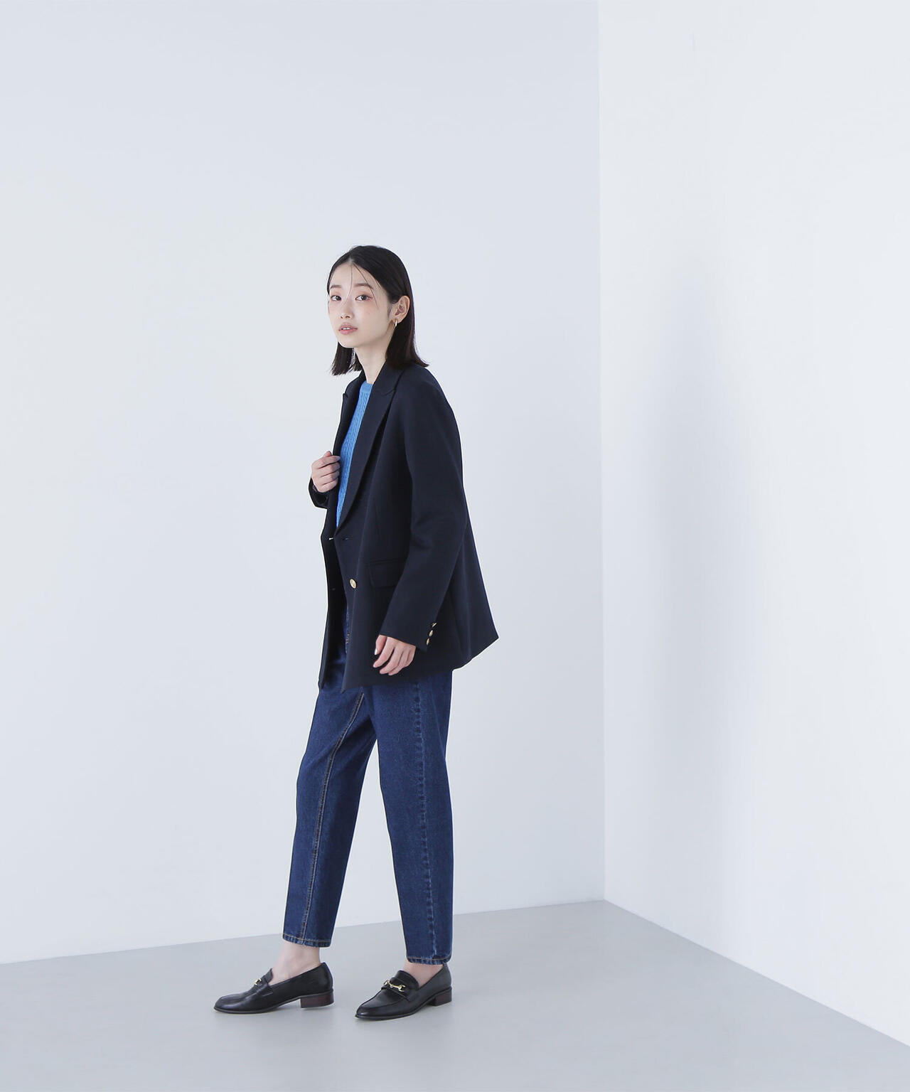 セミテーパードデニムパンツ