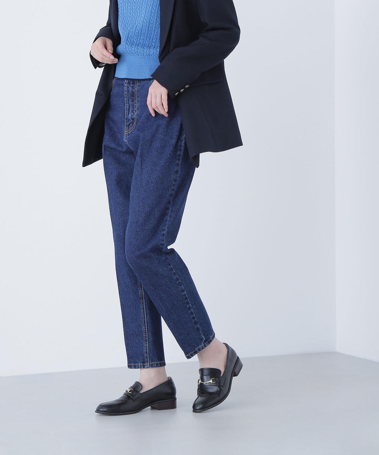 セミテーパードデニムパンツ