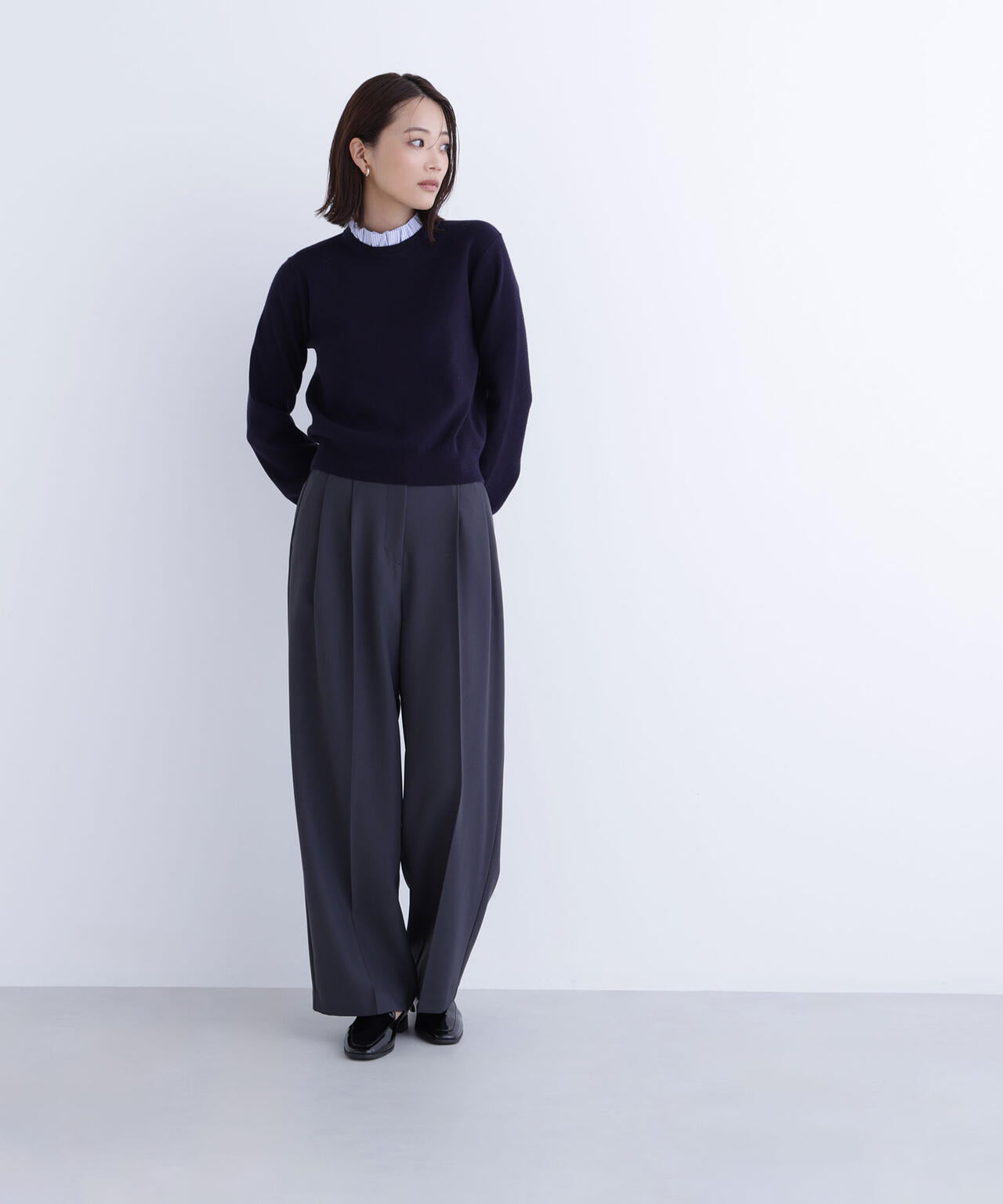 フェイクレザーベルテッドワイドパンツ