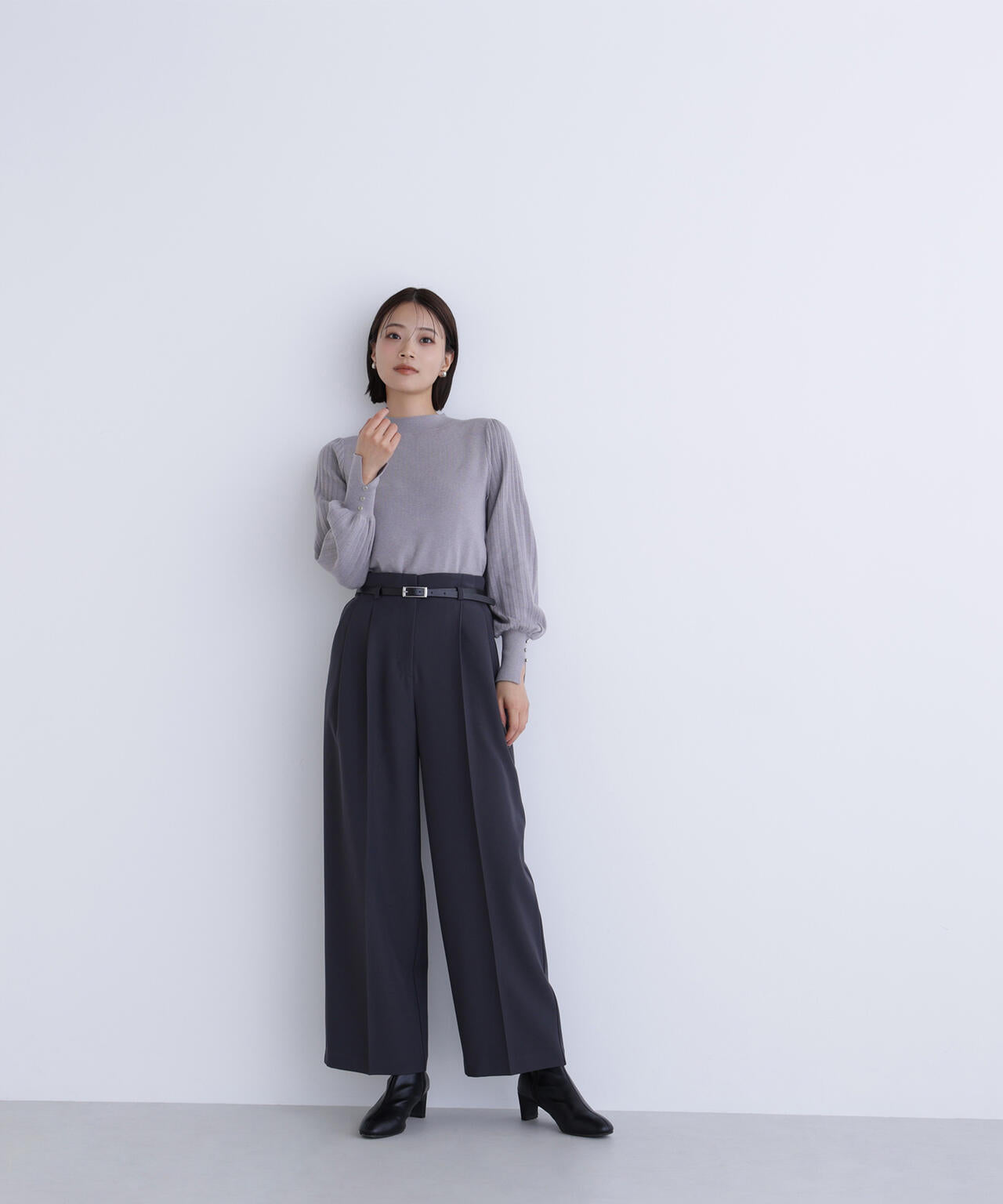 フェイクレザーベルテッドワイドパンツ