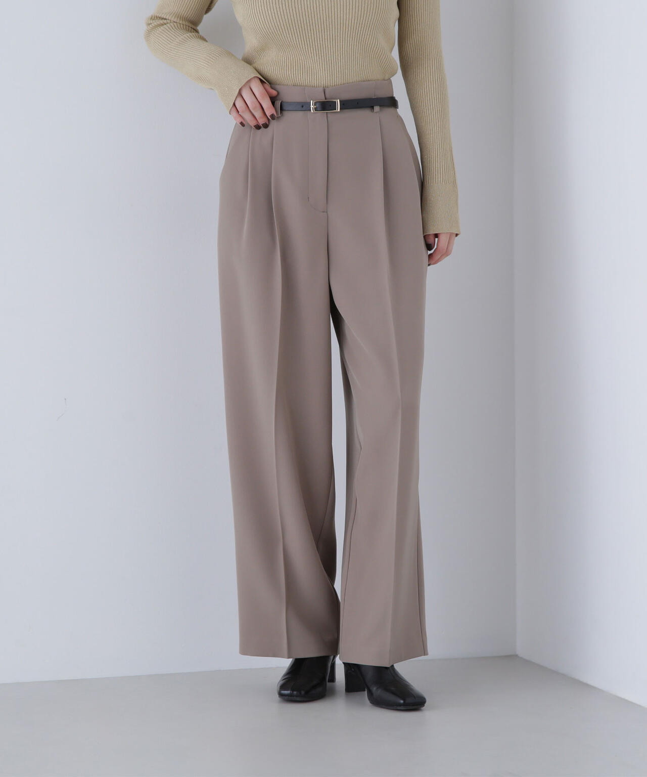 フェイクレザーベルテッドワイドパンツ