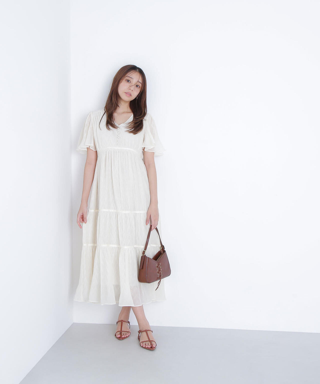 Vネックプリーツワンピース