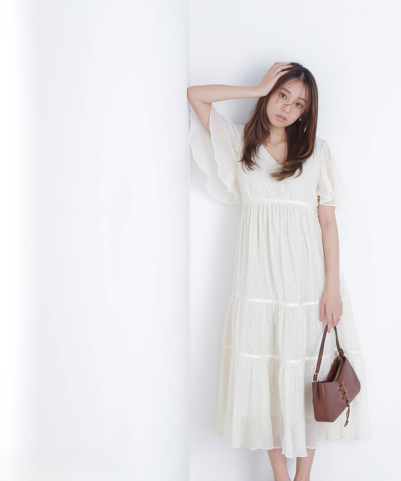 Vネックプリーツワンピース