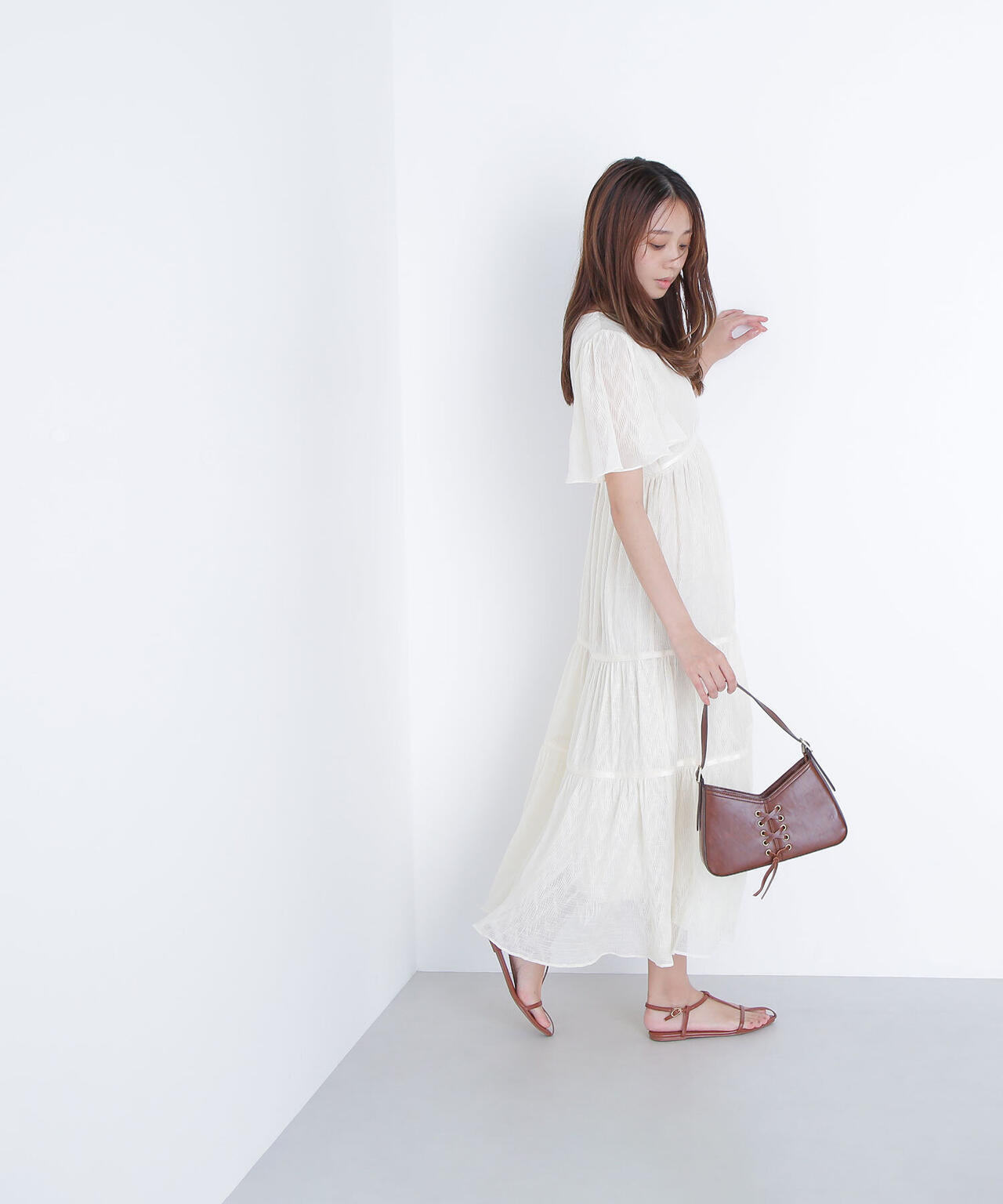 Vネックプリーツワンピース