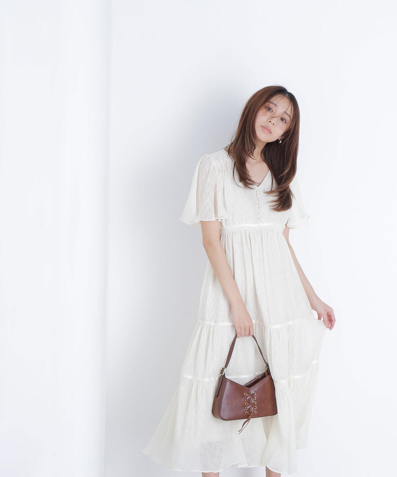 Vネックプリーツワンピース