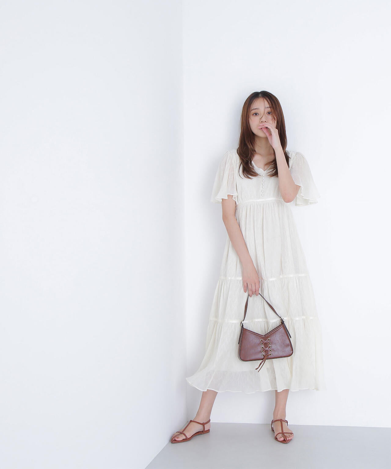 Vネックプリーツワンピース