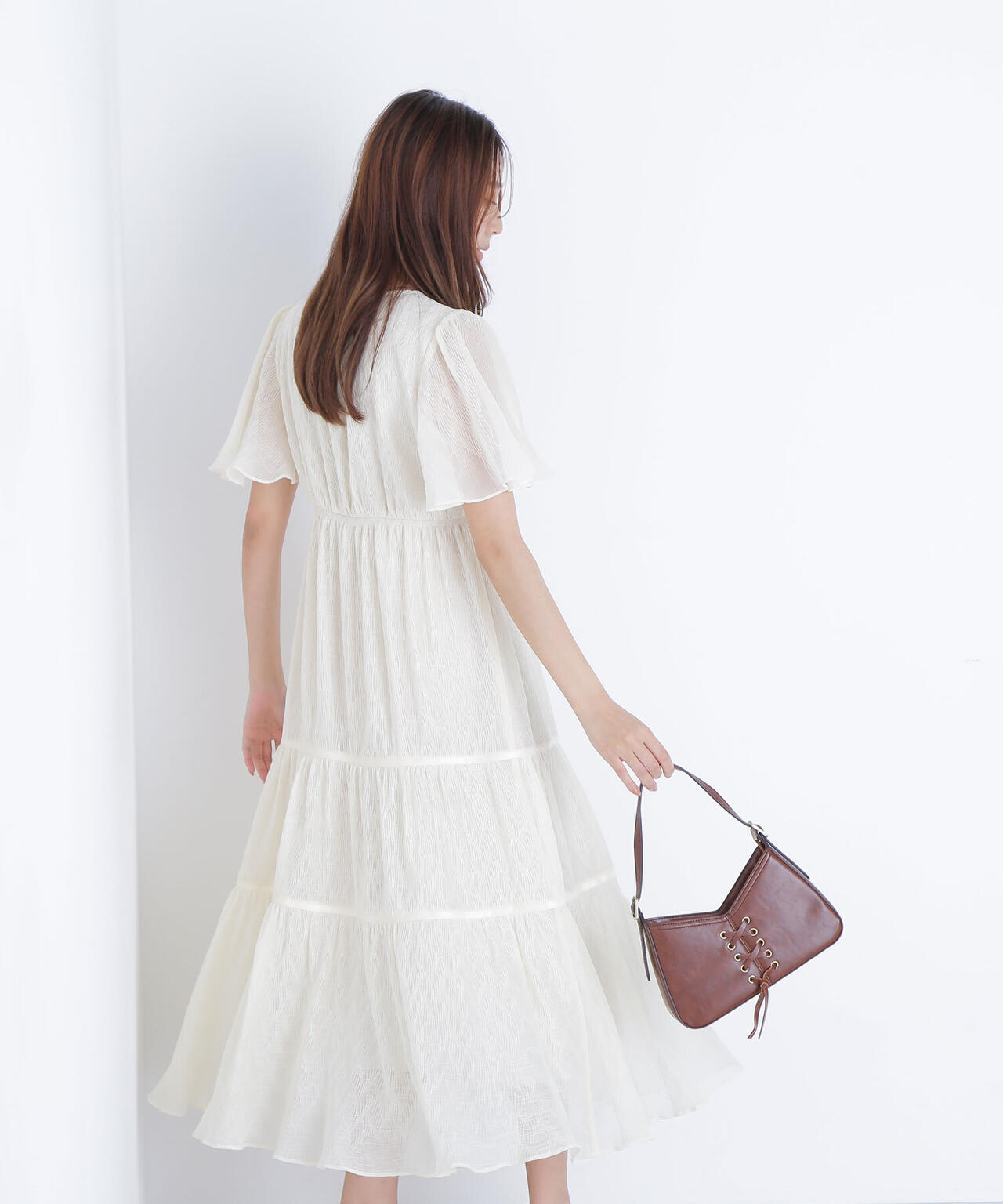 Vネックプリーツワンピース