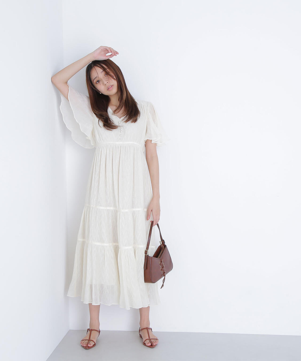 Vネックプリーツワンピース