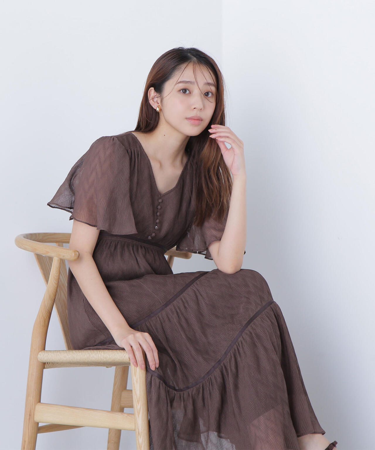 Vネックプリーツワンピース