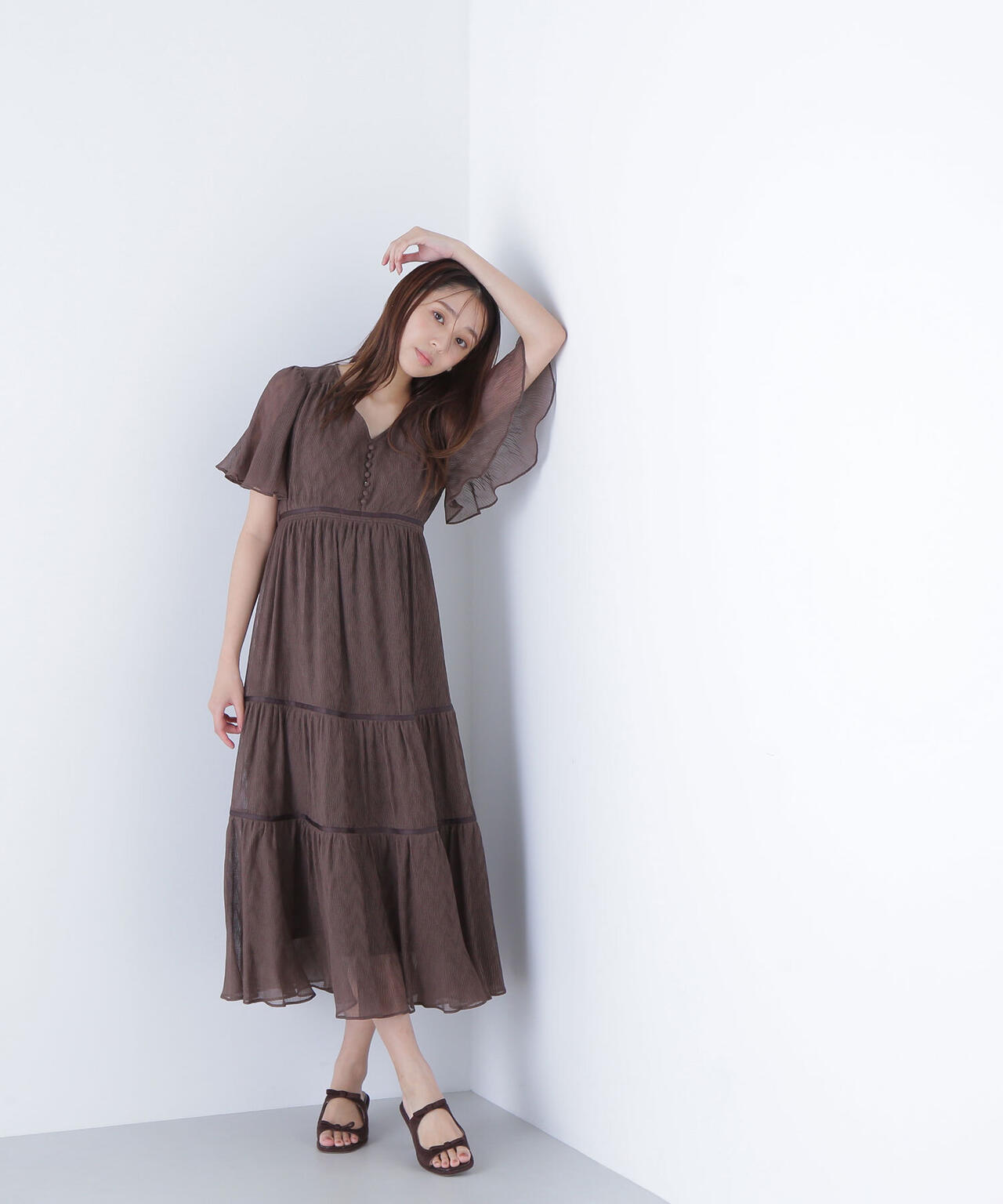 Vネックプリーツワンピース