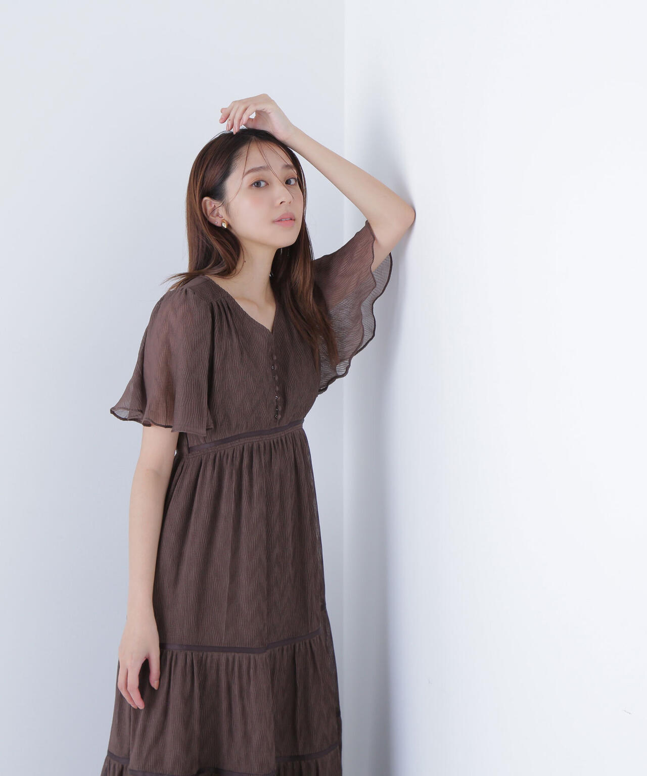 Vネックプリーツワンピース