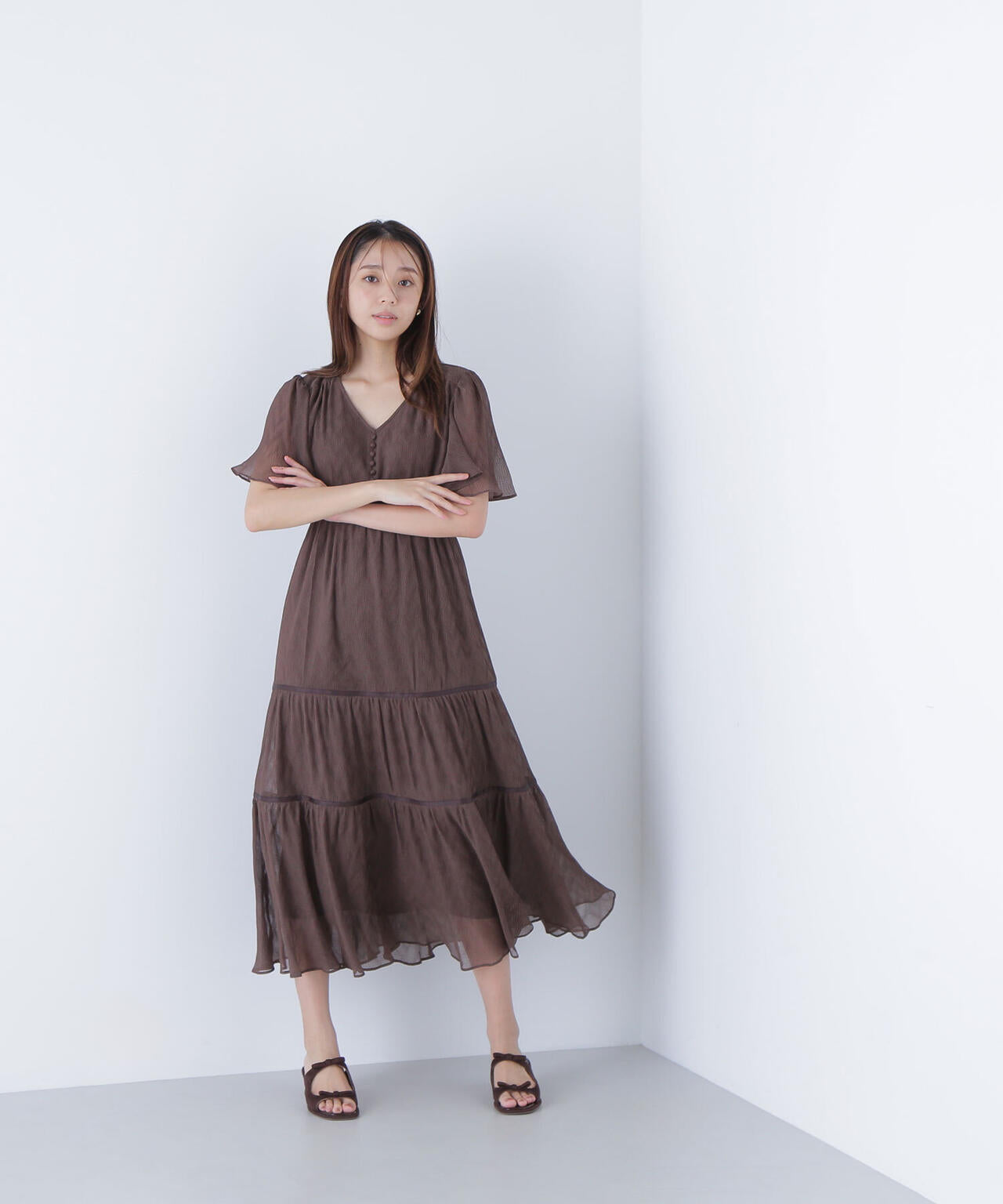 Vネックプリーツワンピース