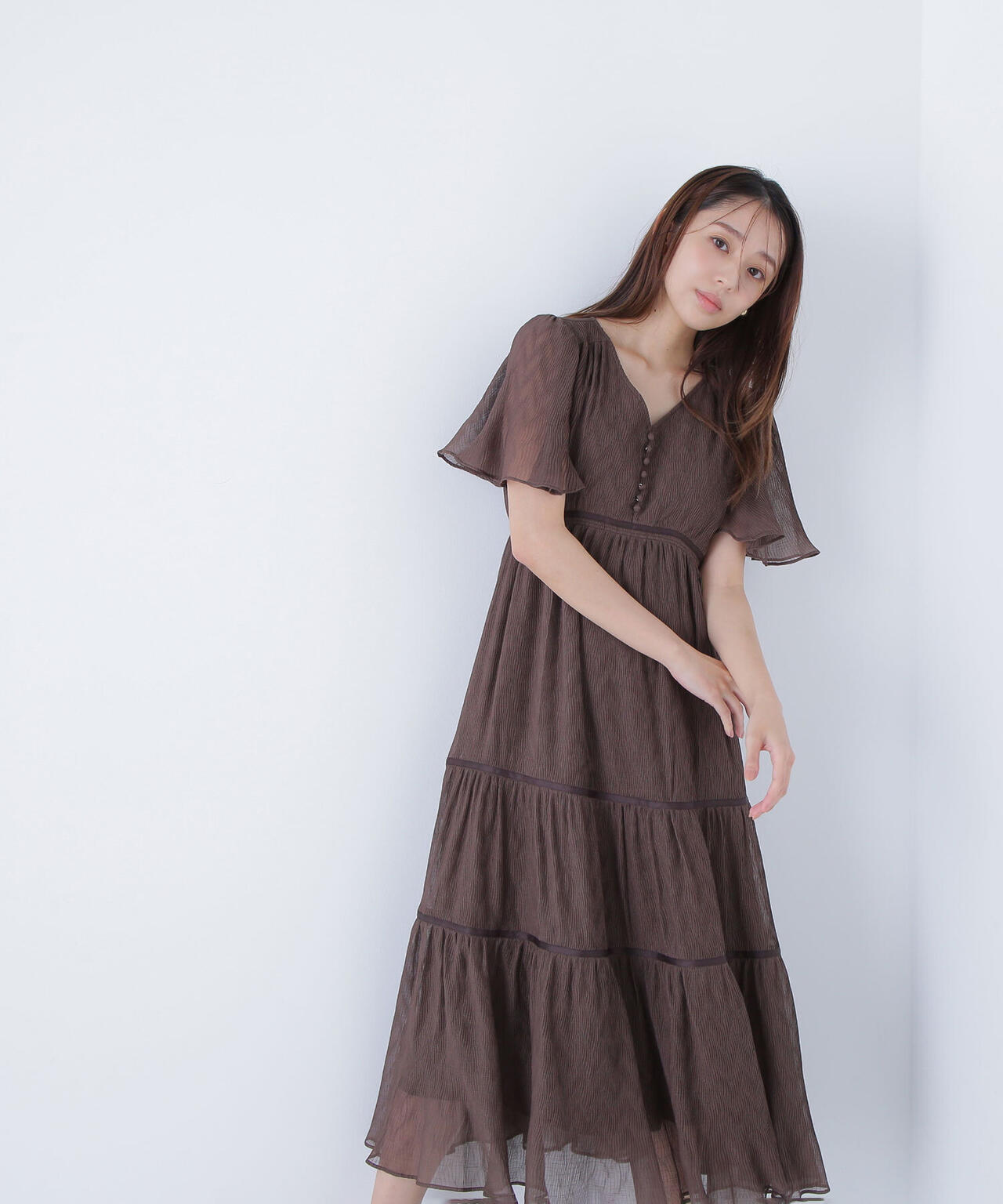 Vネックプリーツワンピース