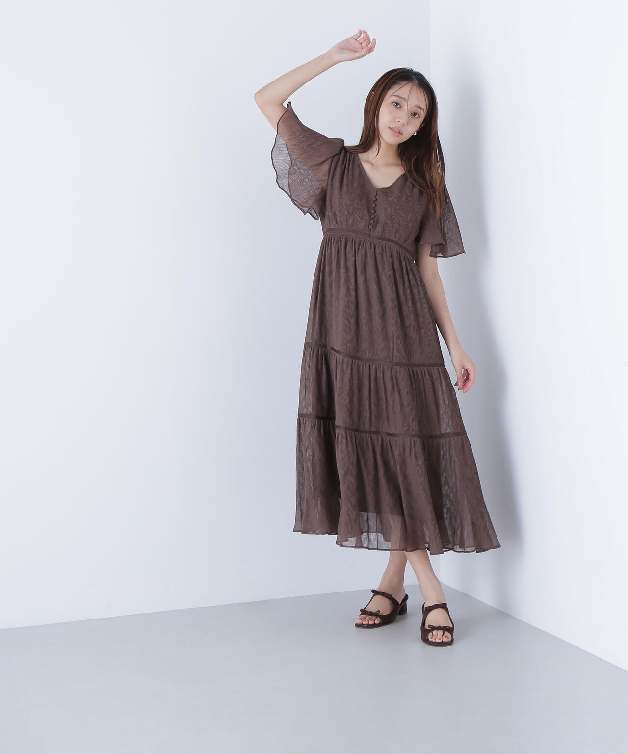 Vネックプリーツワンピース