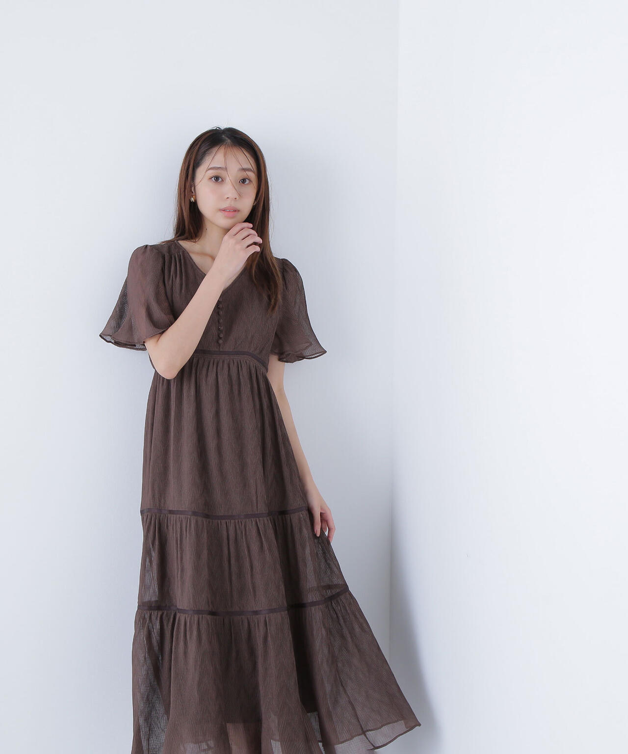 Vネックプリーツワンピース