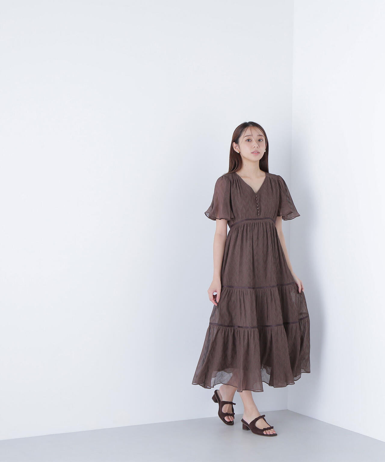 Vネックプリーツワンピース