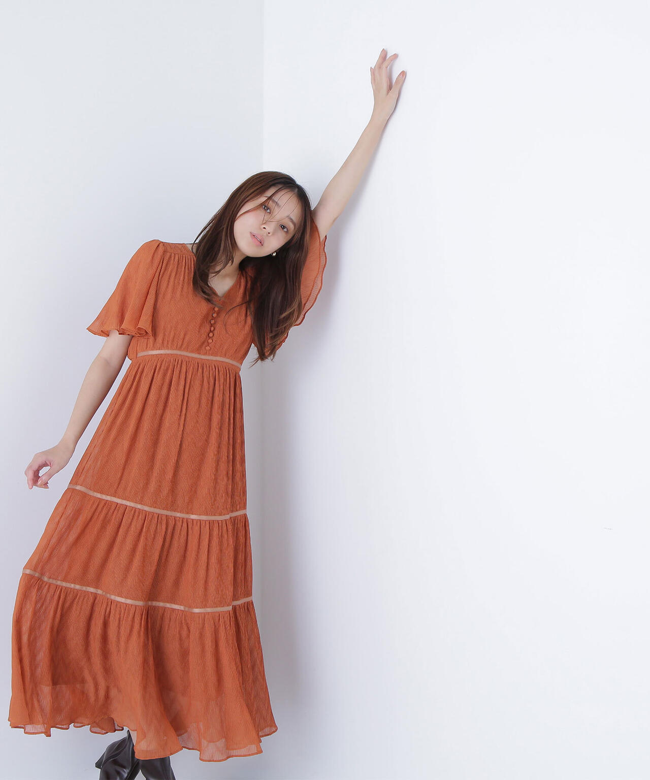 Vネックプリーツワンピース