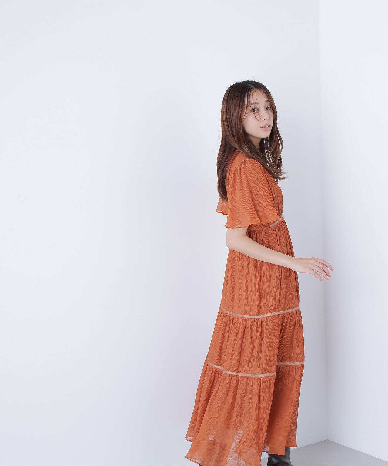 Vネックプリーツワンピース