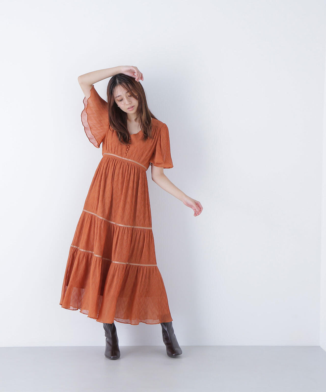 Vネックプリーツワンピース