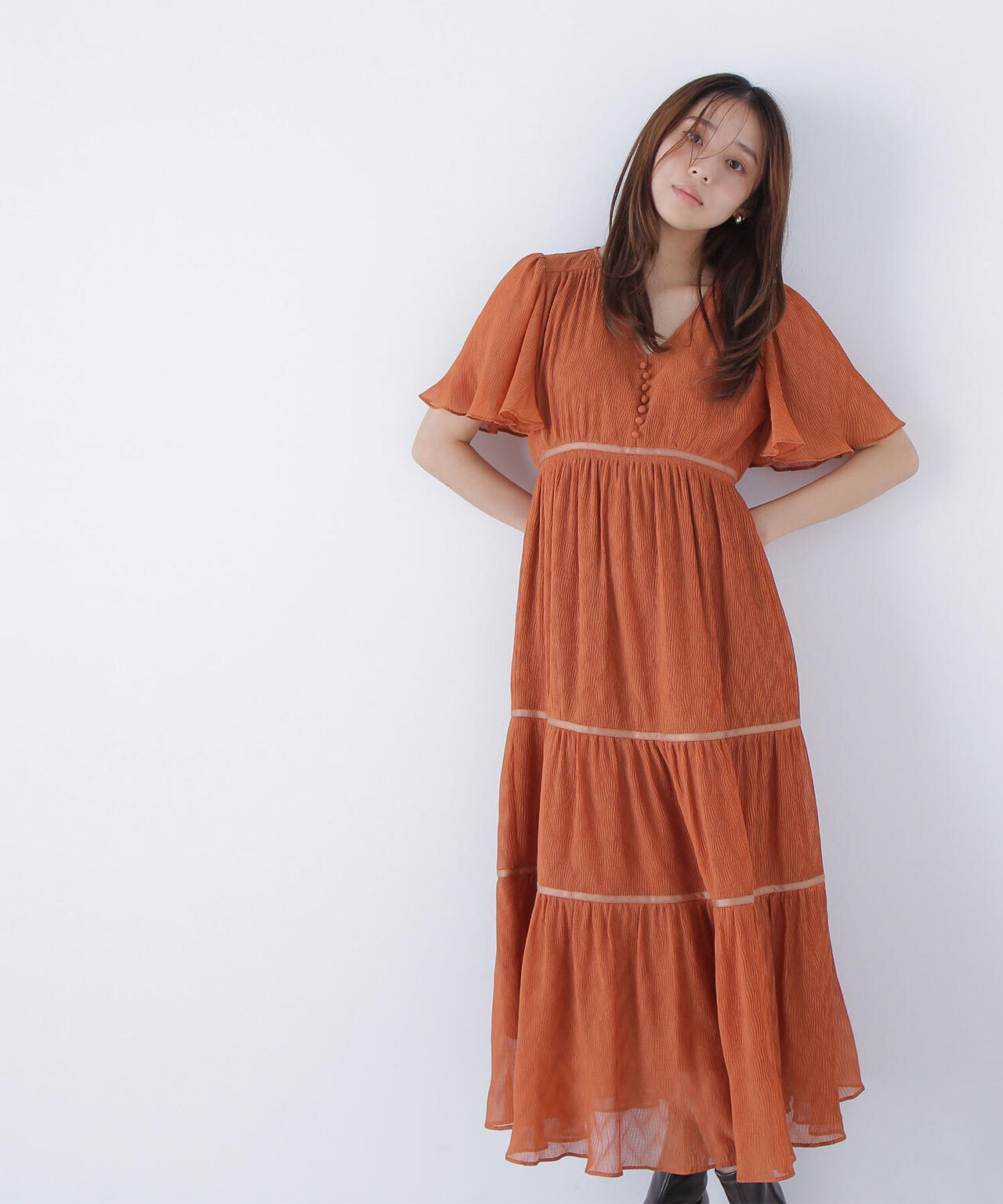 Vネックプリーツワンピース