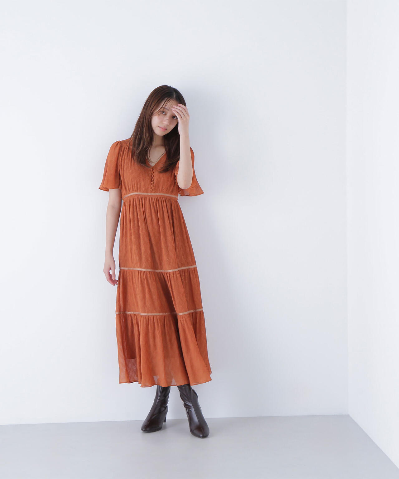 Vネックプリーツワンピース