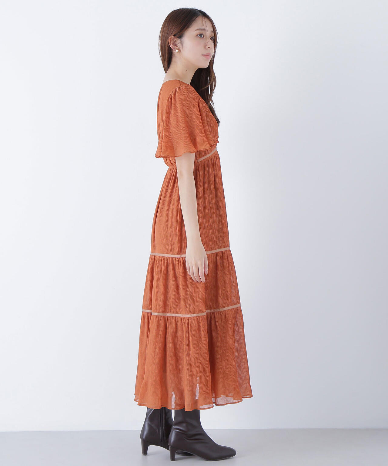 Vネックプリーツワンピース