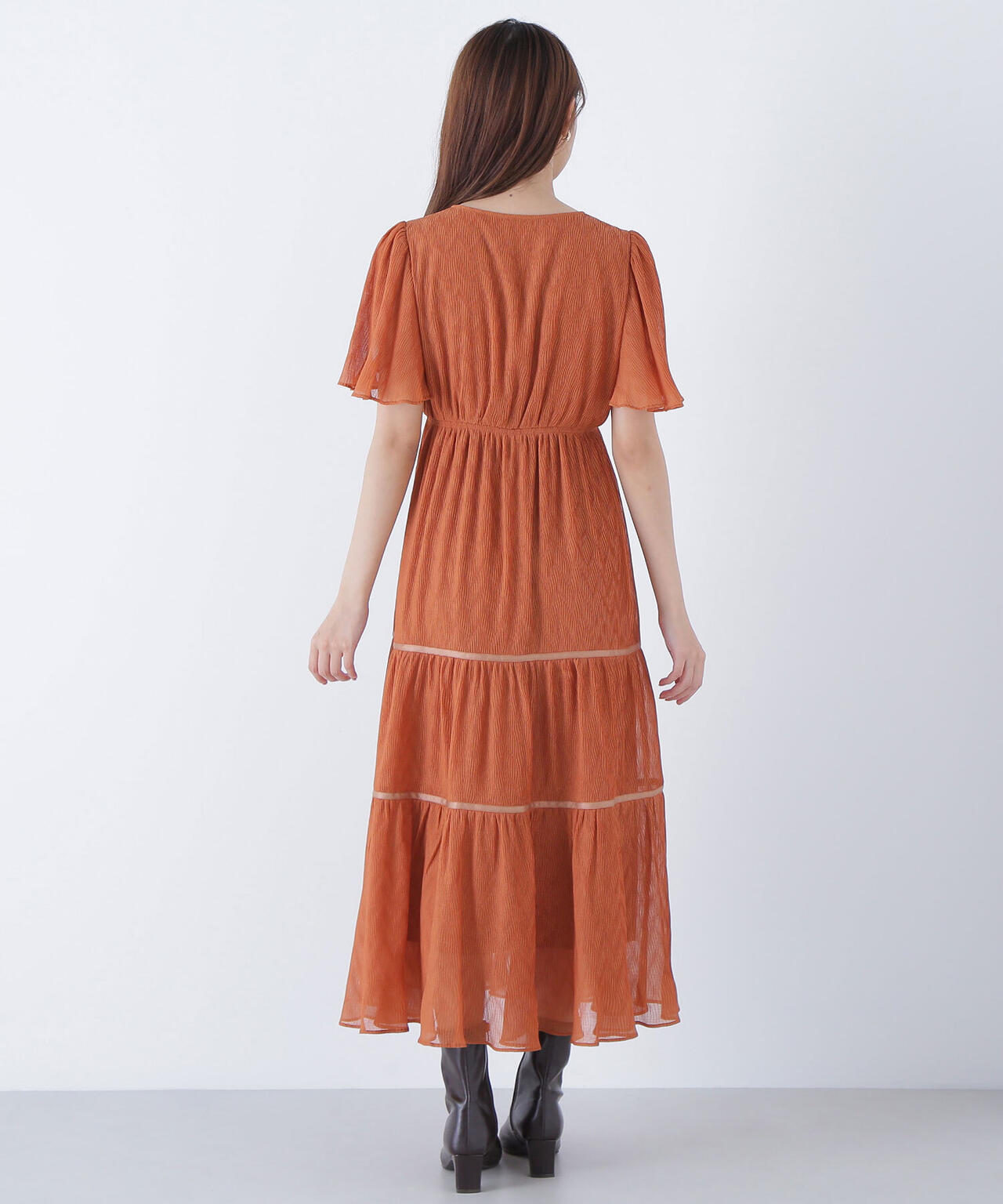 Vネックプリーツワンピース