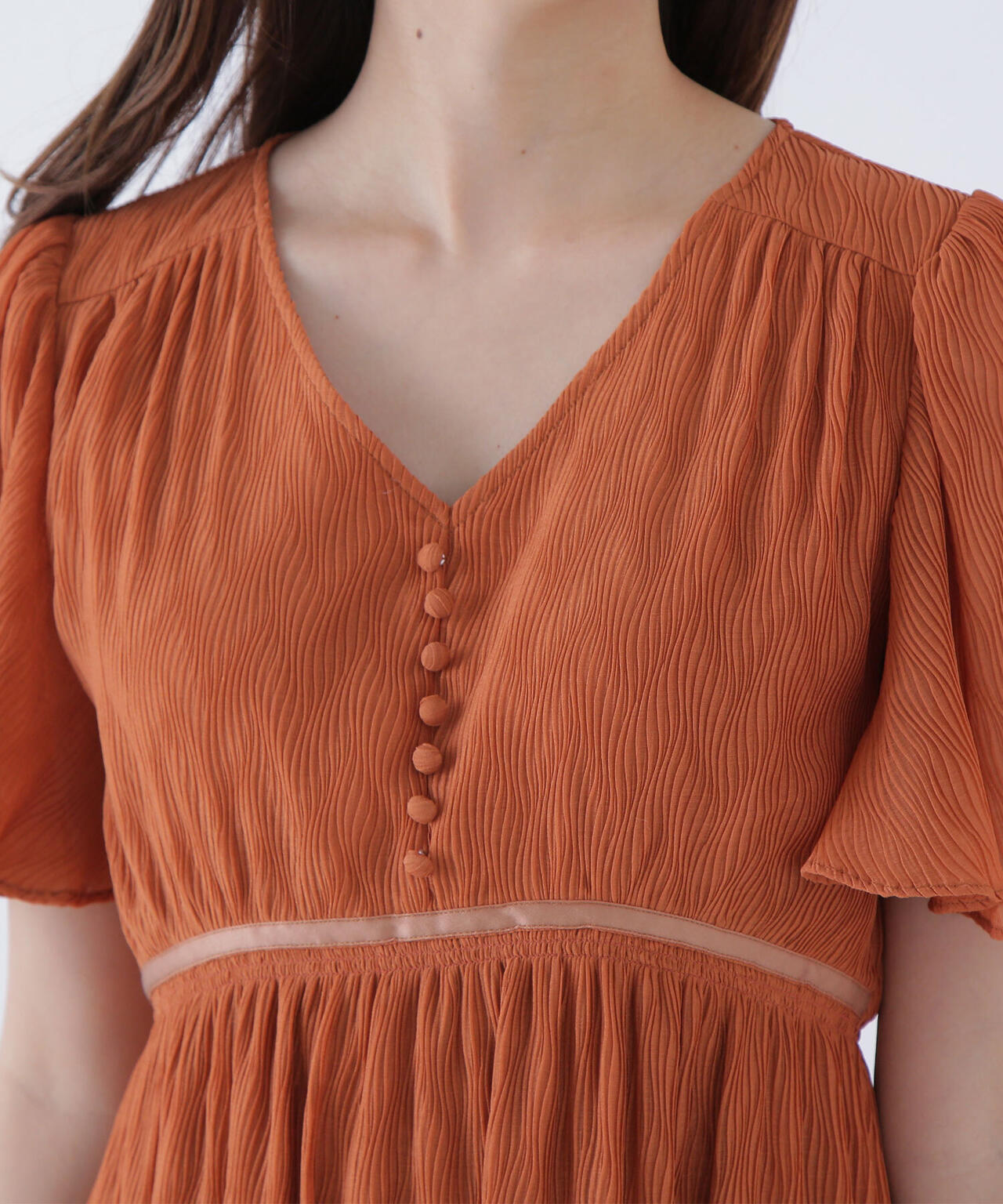 Vネックプリーツワンピース