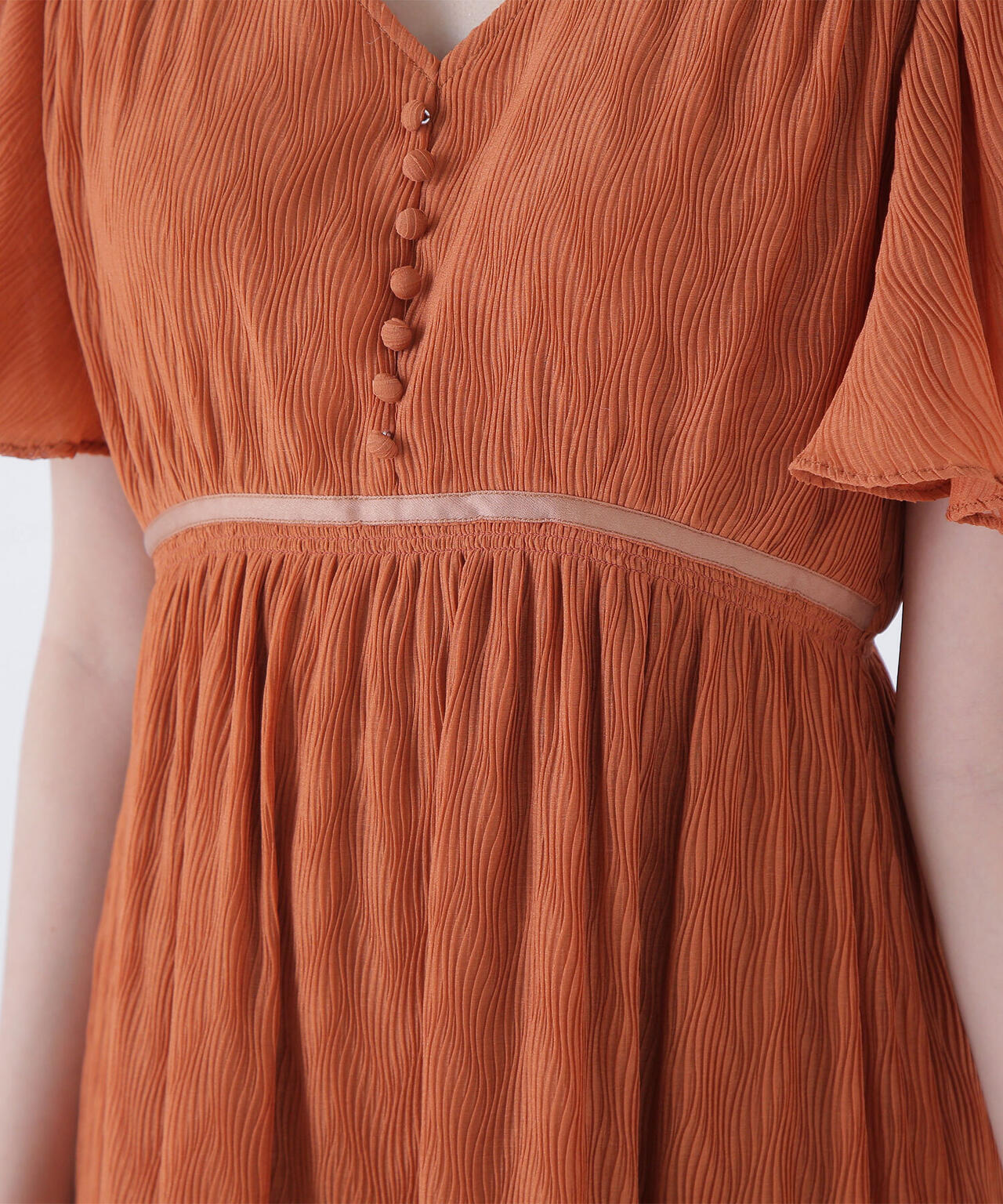 Vネックプリーツワンピース