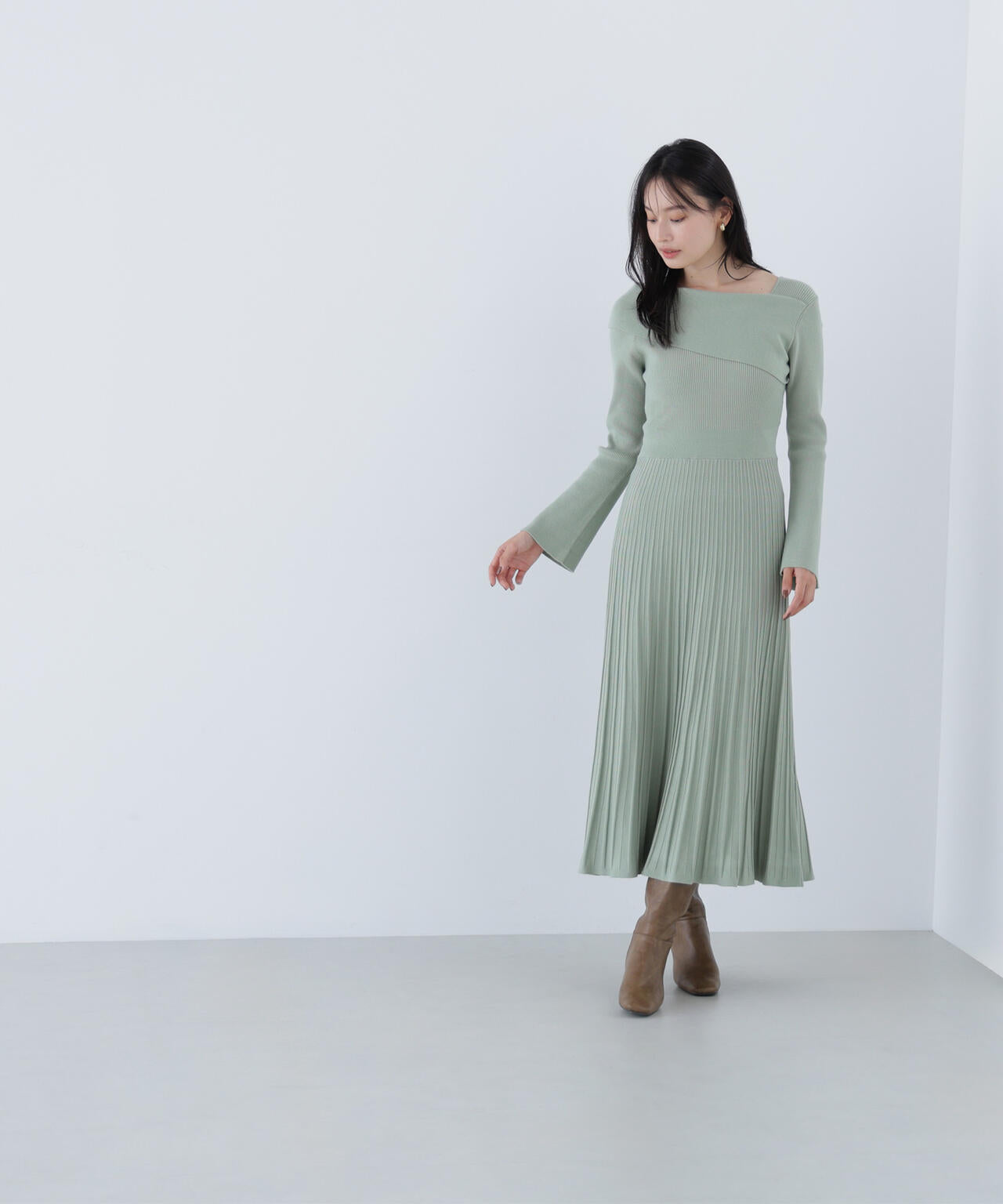 アシメネックニットワンピース