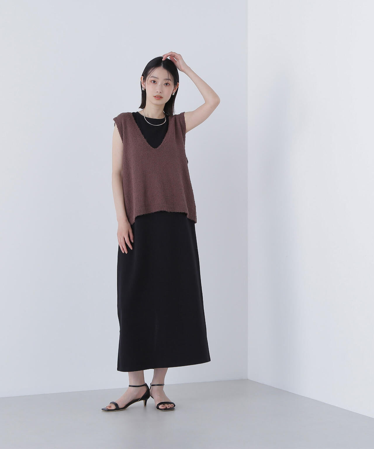 Vネックニットベスト&ナローワンピース