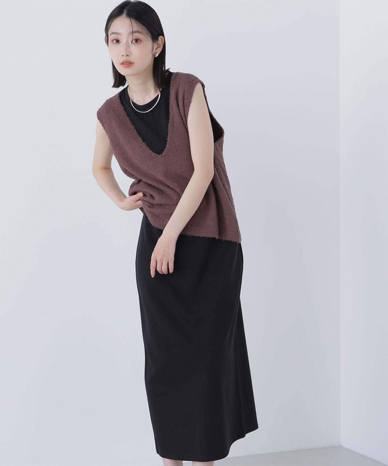 Vネックニットベスト&ナローワンピース