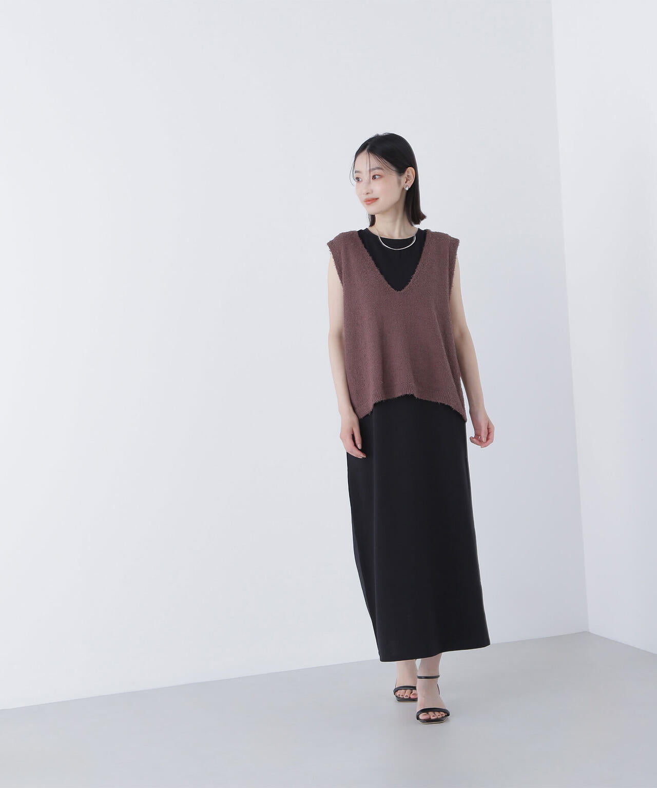 Vネックニットベスト&ナローワンピース
